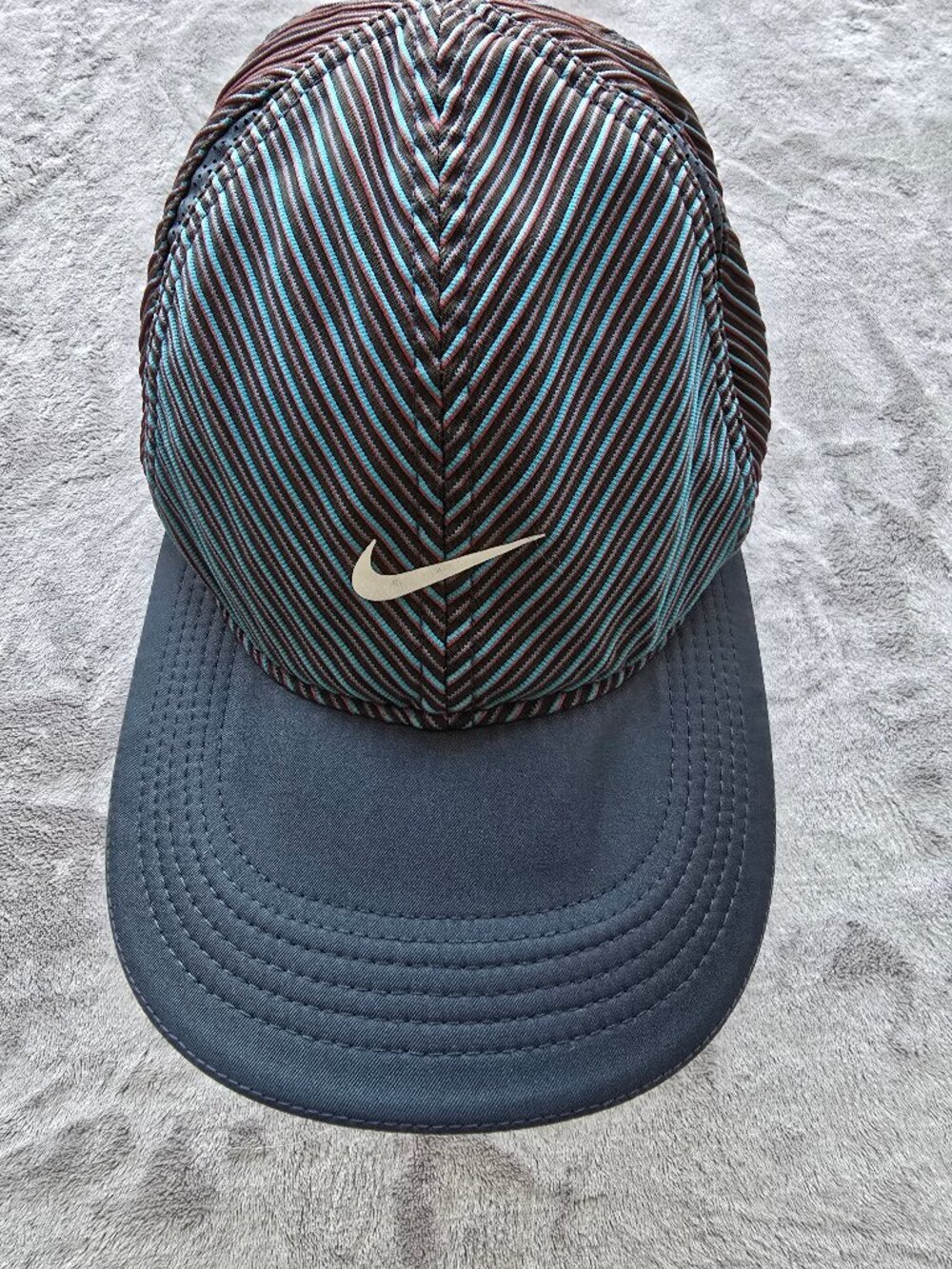 NIKE sun cap with vents, dry fit, runner, beach volly ball, tri-athlon etc.